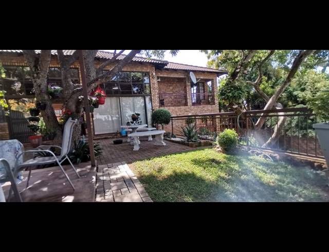 4 BEDROOM APARTMENT FOR SALE IN NINAPARK